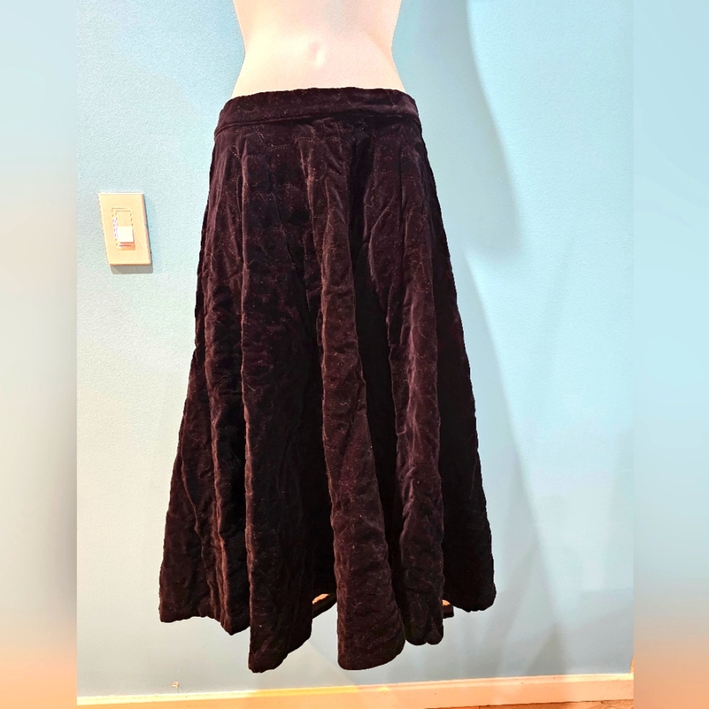 VINTAGE BLACK QUILTED VELVET SKIRT